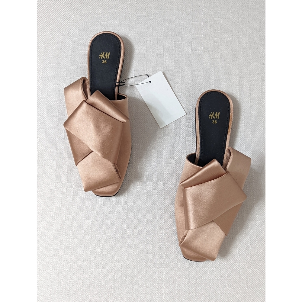 H&M Powder Pink Silk blend Flat Closed Toe Mules with front Bow Women's Size 5.5